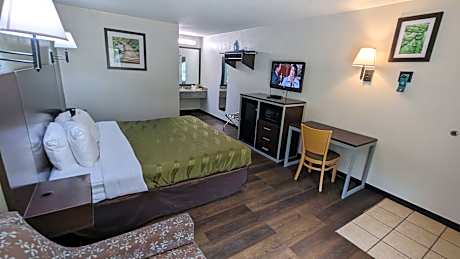 1 King Bed Nonsmoking