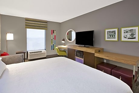 King Room with Roll-In Shower - Mobility Access/Non-Smoking