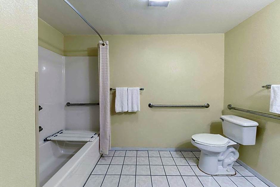 Super 8 by Wyndham Burleson Fort Worth Area