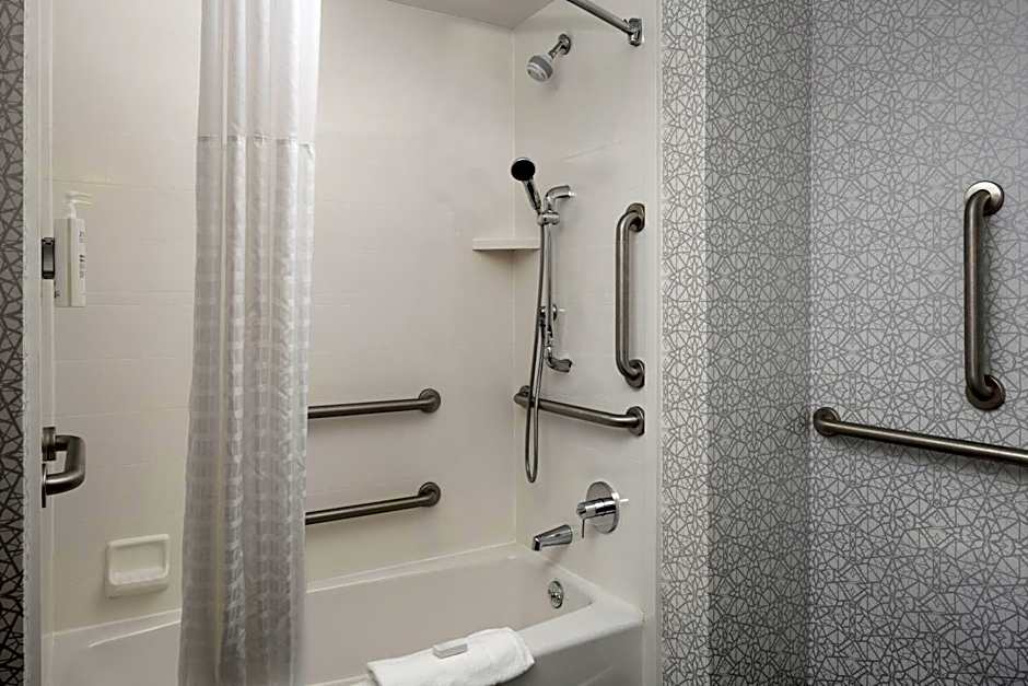 Hampton Inn By Hilton & Suites Yonkers - Westchester, NY