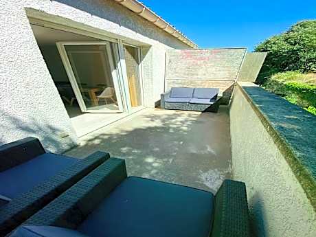 Beautiful Holiday Apartment in Uzes with Balcony