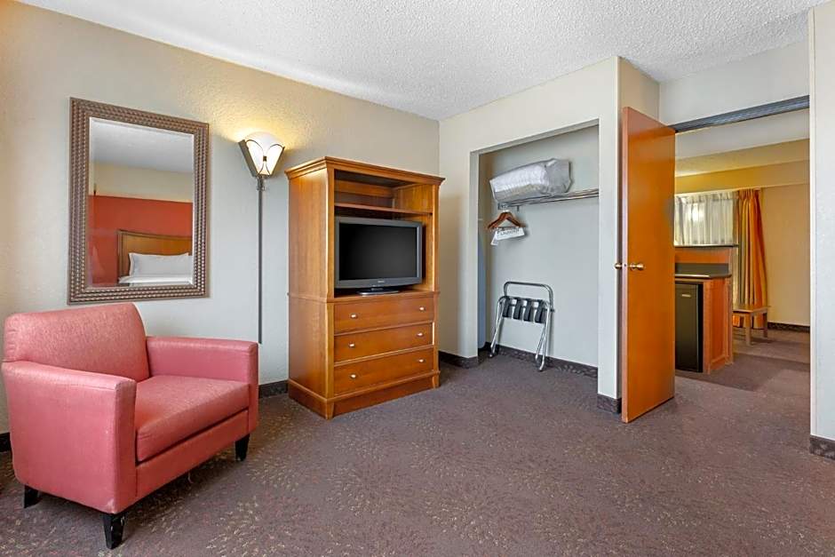 Holiday Inn Express Chicago-Downers Grove By IHG