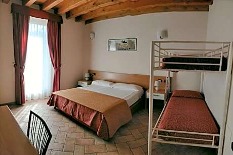 Classic Quadruple Room