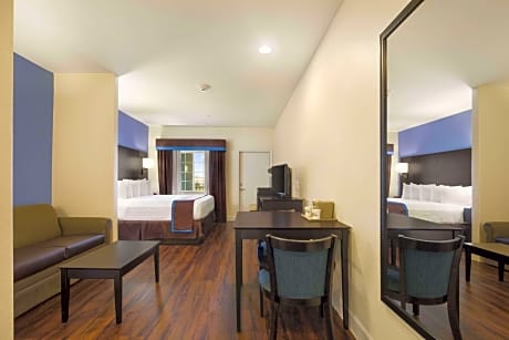 1 Queen Bed Deluxe Studio Suite Non-Smoking