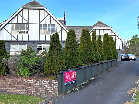 Tudor Manor Bed & Breakfast