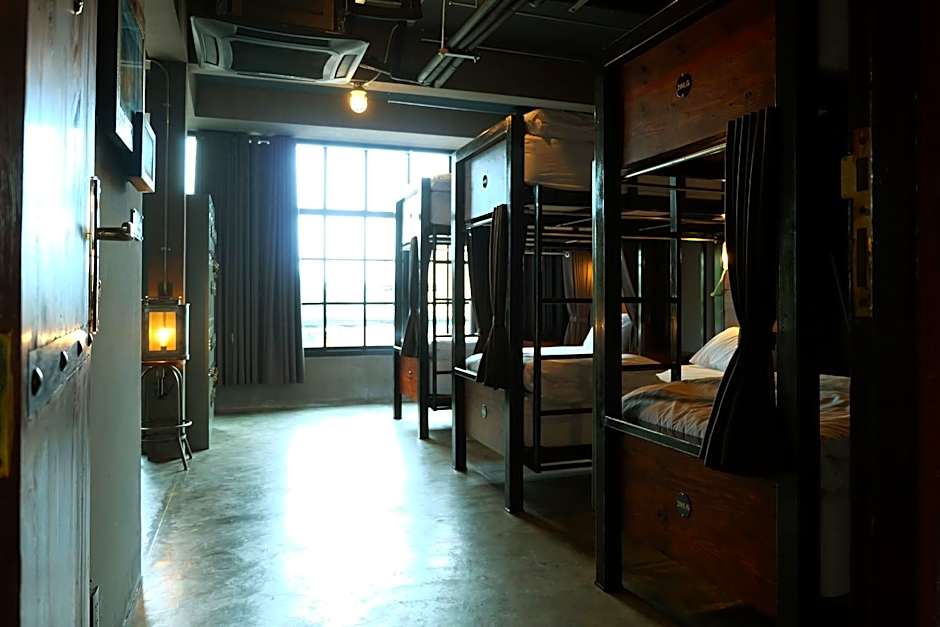 Rider Bedroom Hostel & Cafe