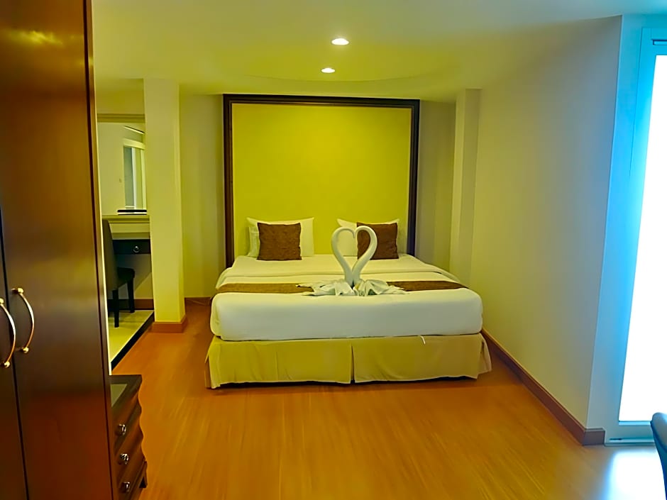 Photo 1 of 7 of Suite
