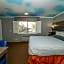 Hollywood Palms Inns & Suites