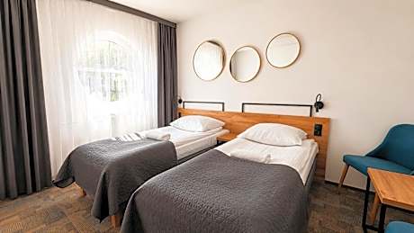 Standard Twin Room with Sofa and Lake View
