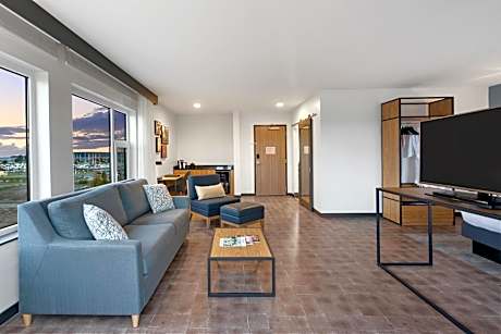 King Suite Water View - Non-Smoking