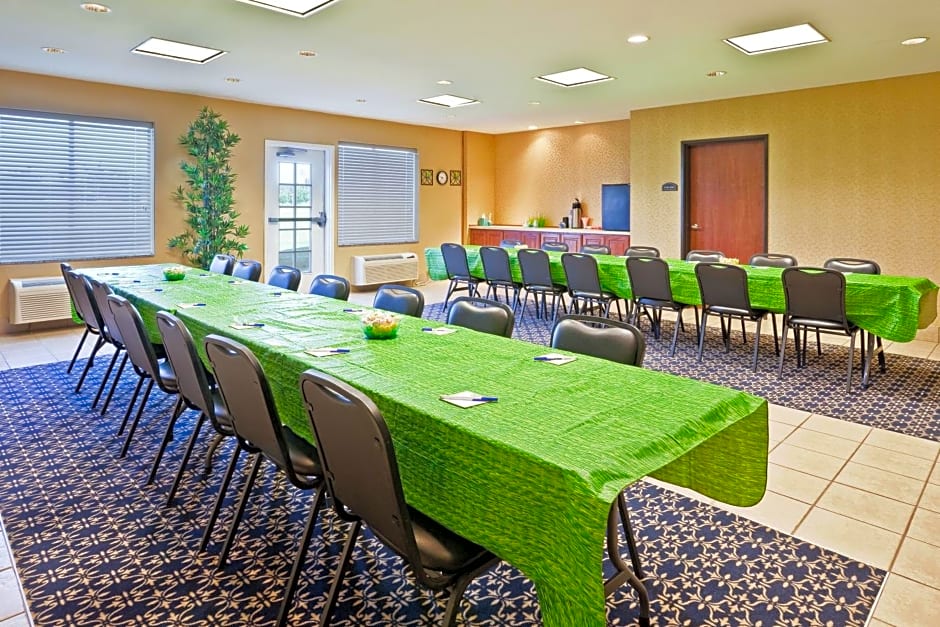 Holiday Inn Express Hotel & Suites Paragould by IHG
