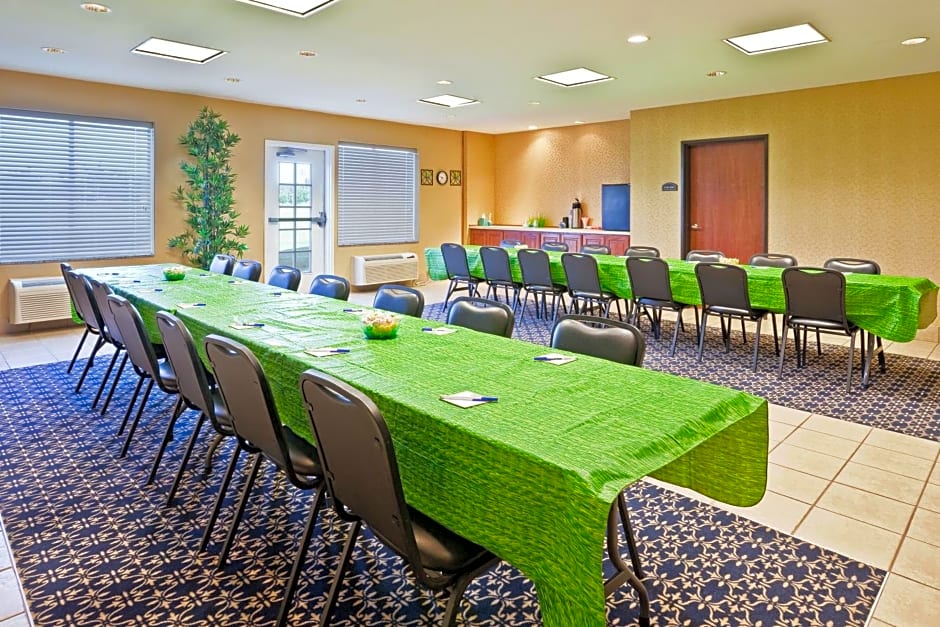 Holiday Inn Express Hotel & Suites Paragould