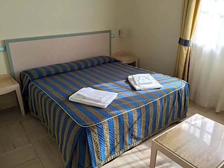 One-Bedroom Apartment with Pool view and large Balcony