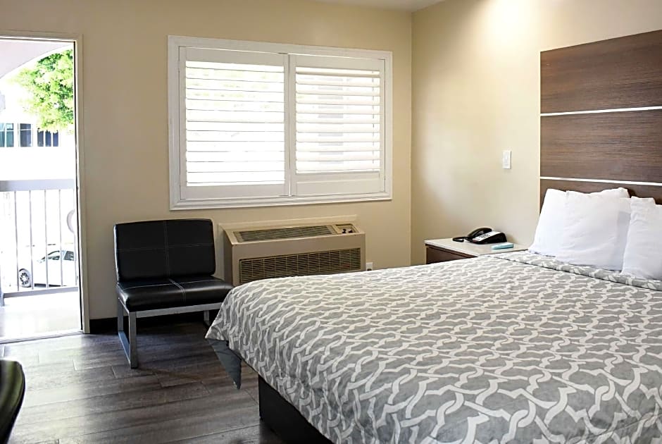 Travelodge by Wyndham Long Beach Convention Center