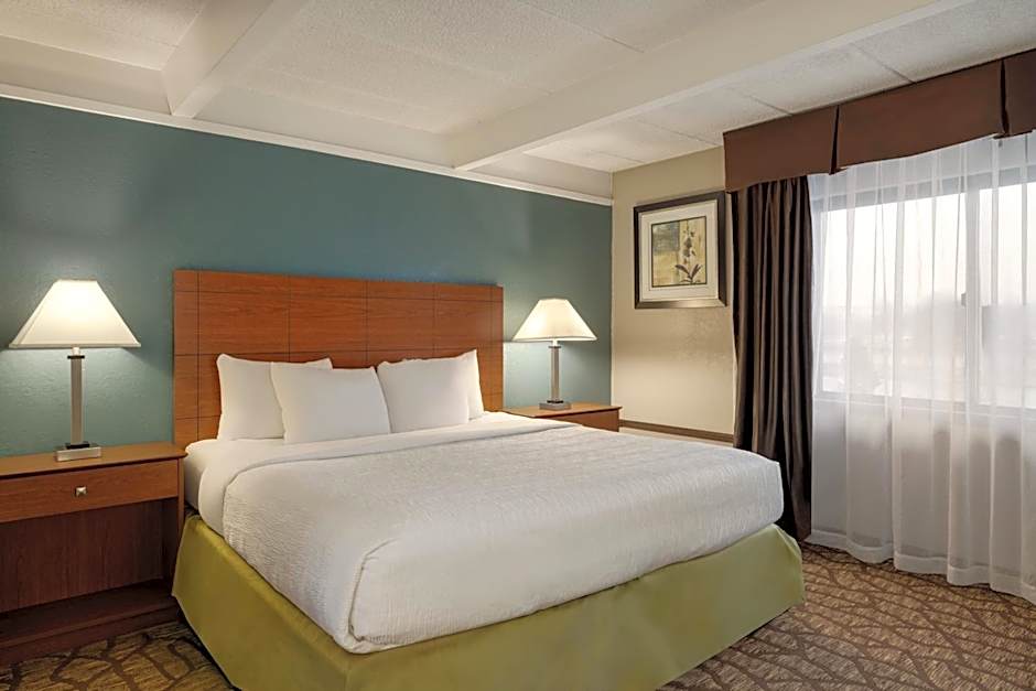 AmericInn by Wyndham Grand Rapids Airport North