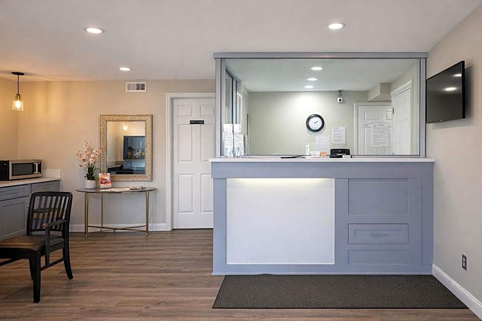 Quarters Inn & Suites