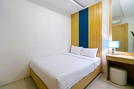 Standard Double Room with Shared Bathroom