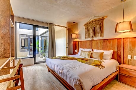 Swim-Up Junior Suite