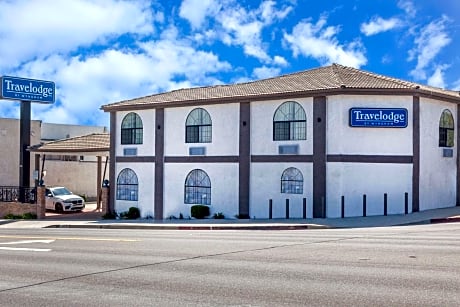 Travelodge by Wyndham Harbor City