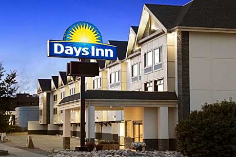 Days Inn by Wyndham Calgary Northwest