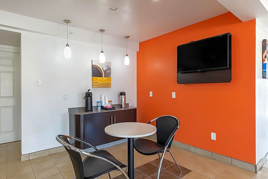 Studio 6-Bryan, TX - University Area