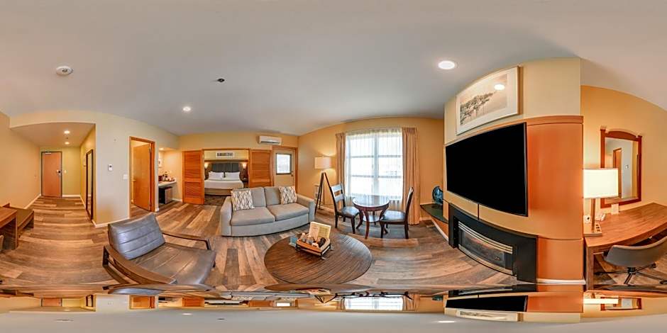 Photo 1 of 4 of 1 King Bed Suite, Marina View