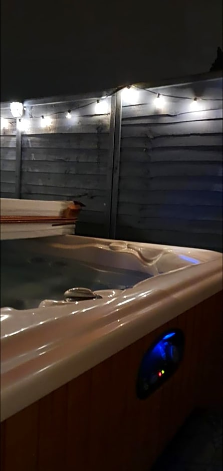 The Orange Fox Lux Room and Hot Tub at The Grumpy Schnauzer Guest House