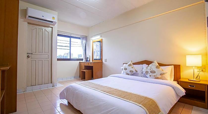 D haus Ngamwongwan Residence