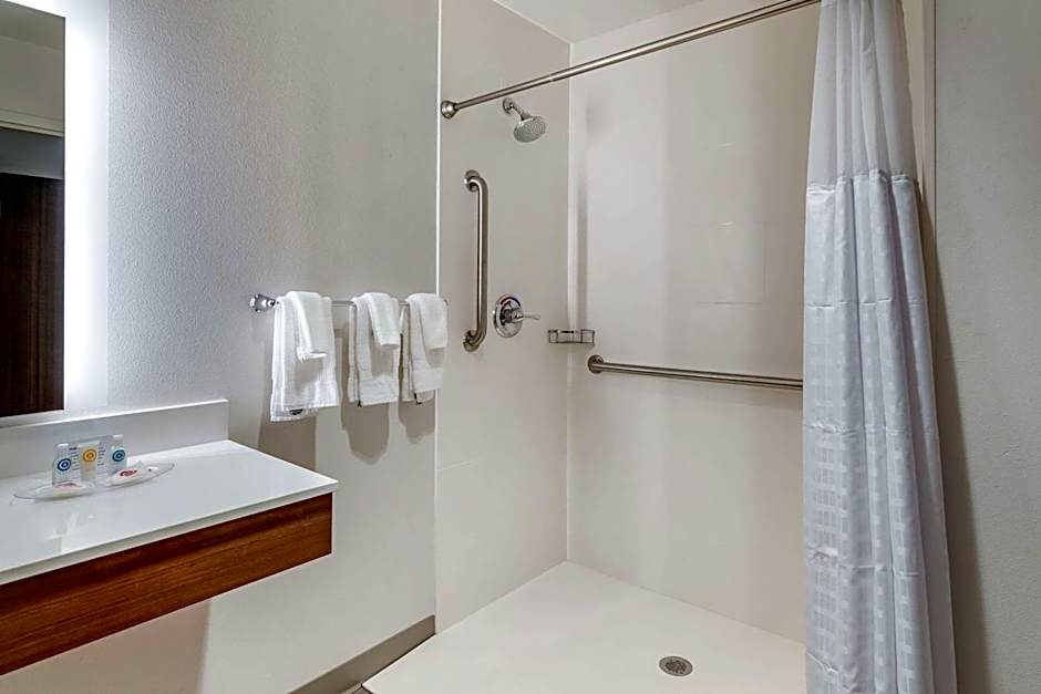 Comfort Suites Grandview - Kansas City