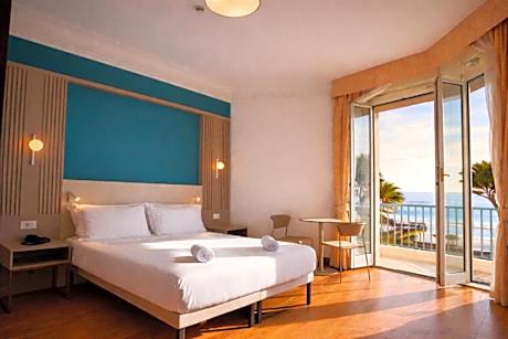 Junior Suite with Sea View and Balcony