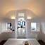 Sun Rocks Boutique Hotel - Caldera View Suites & Sunset Dining Experience