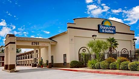 Days Inn & Suites by Wyndham Opelousas