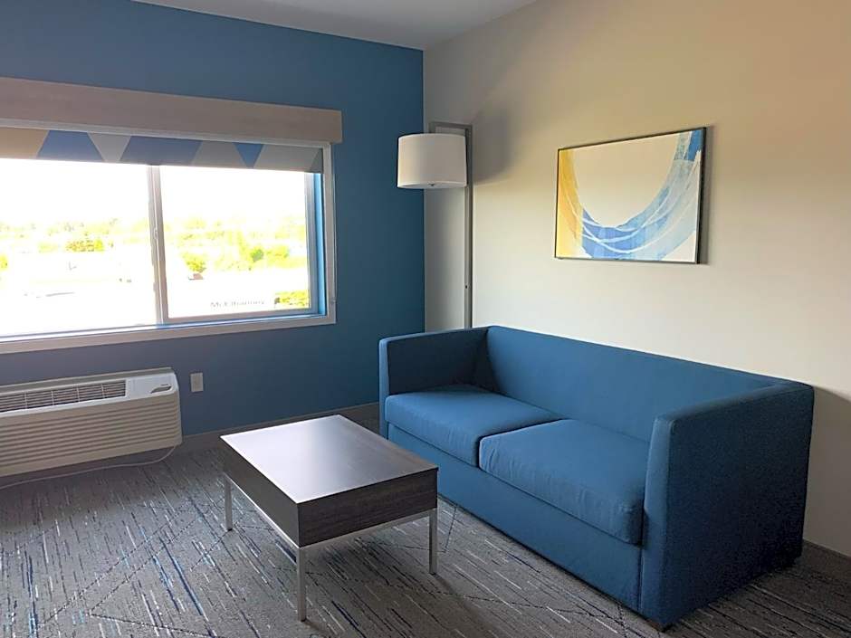 Holiday Inn Express And Suites Courtenay Comox By IHG