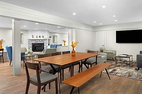 One-Bedroom Carlsbad King Suite with Sofa Bed and Balcony