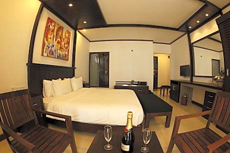 Deluxe Double Room with Balcony and Sea View