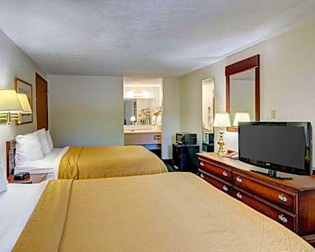 2 Double beds Room