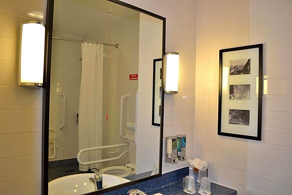 Holiday Inn Express Birmingham Star City By IHG
