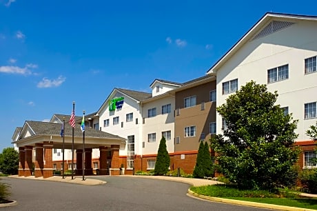Holiday Inn Express & Suites Charlottesville - Ruckersville, an IHG Hotel