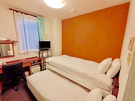 Ground Floor Twin Room with Bunk Bed - Non-Smoking