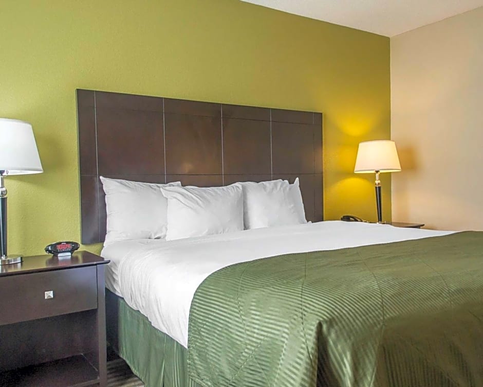 Clarion Hotel Beachwood-Cleveland