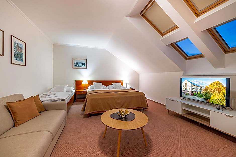 April hotel Panorama