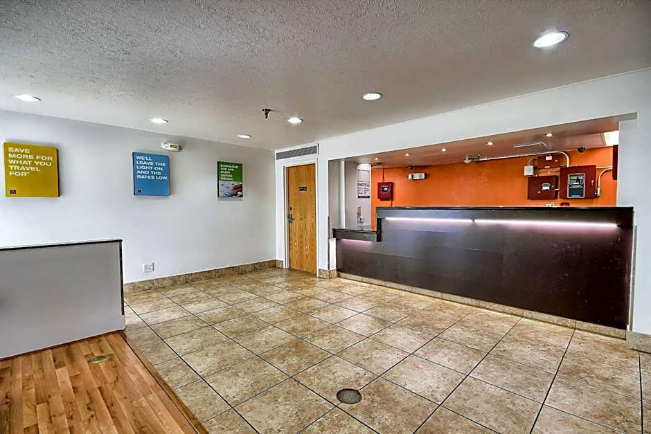 Motel 6-Columbus, OH - West