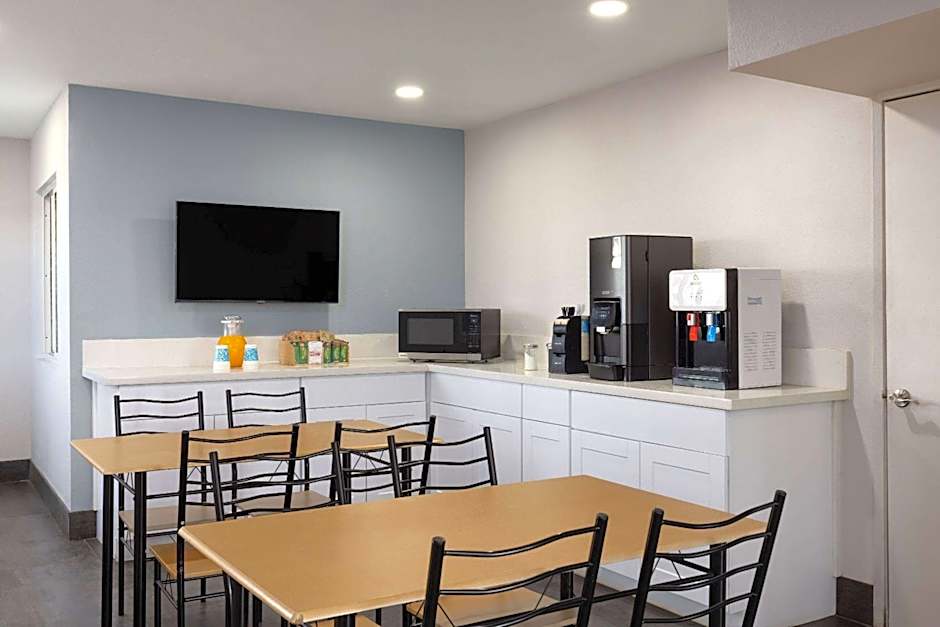 Days Inn by Wyndham Bakersfield