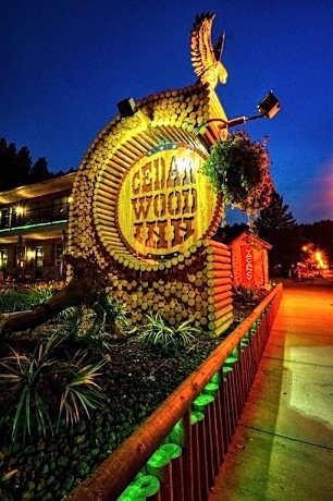 Cedar Wood Inn