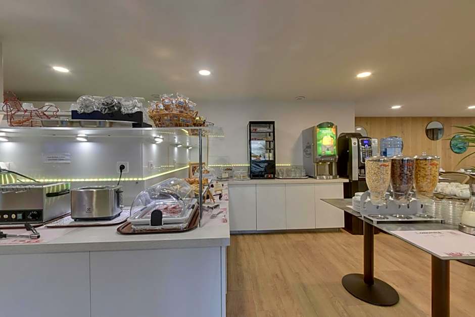 Hotel The Originals Bernay Acropole