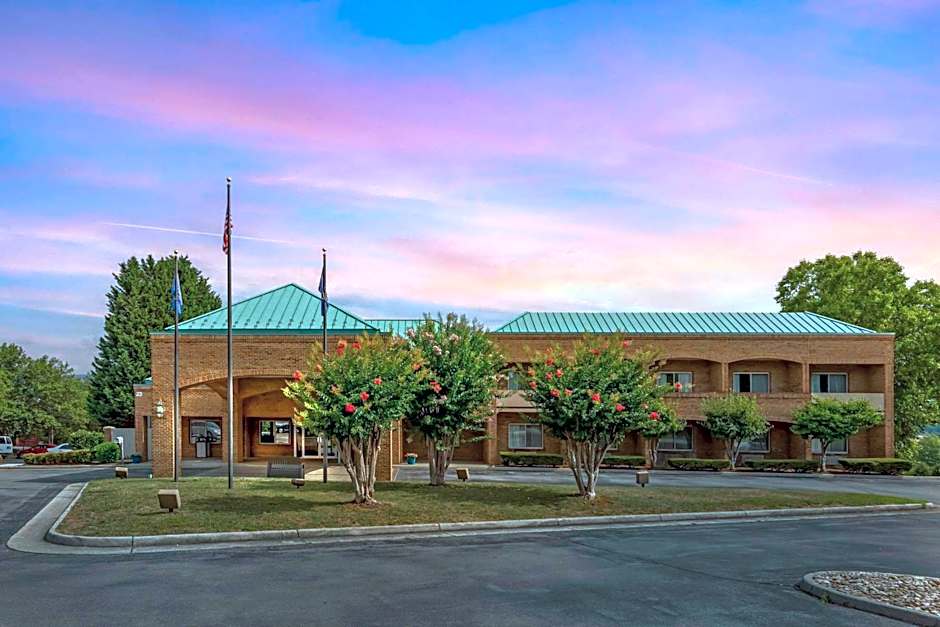 Comfort Suites Inn At Ridgewood Farm