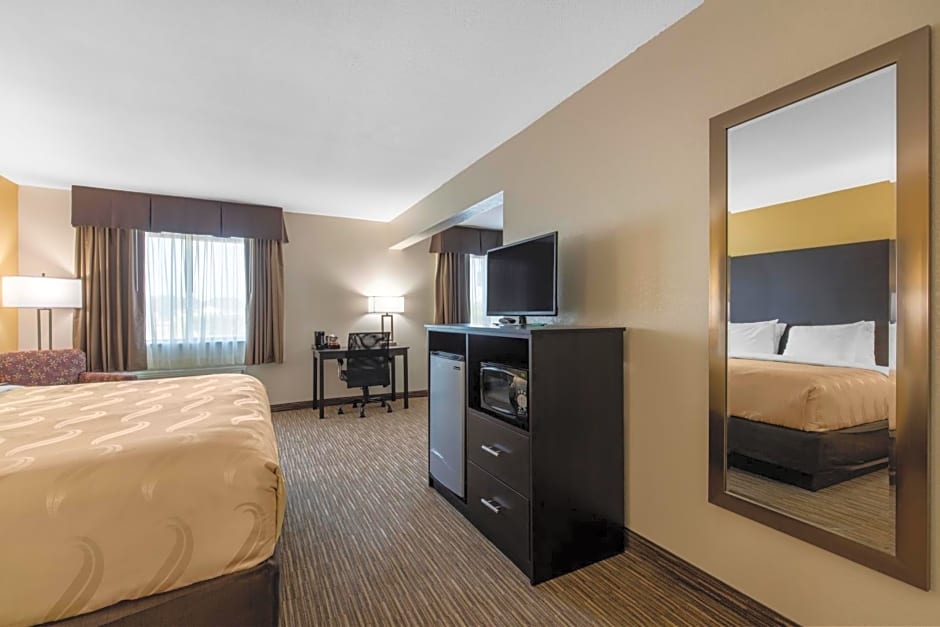 Quality Inn & Suites Metropolis I-24