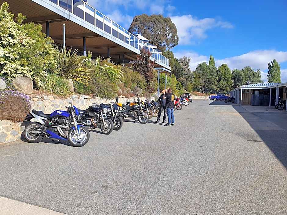 Lake Jindabyne Hotel
