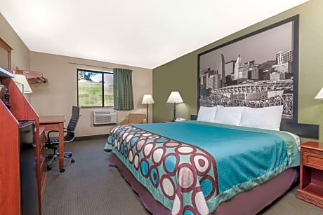 1 King Bed Non-Smoking