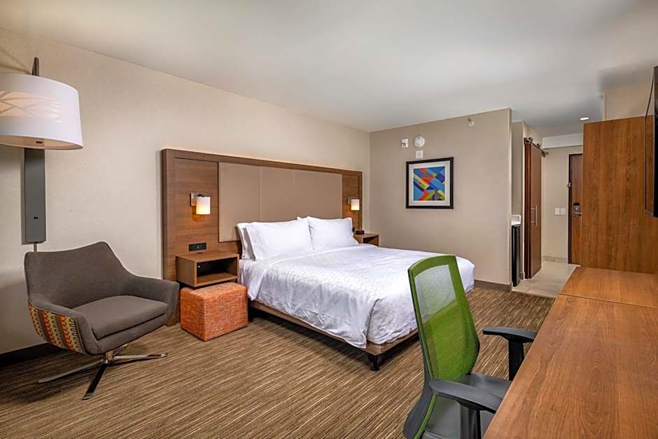 Holiday Inn Express and Suites Chatsworth By IHG